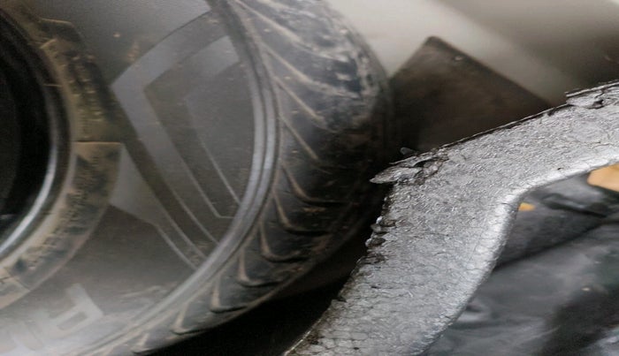 2015 Skoda Rapid 1.5 TDI CR ELEGANCE PLUS, Diesel, Manual, 1,05,327 km, tyre