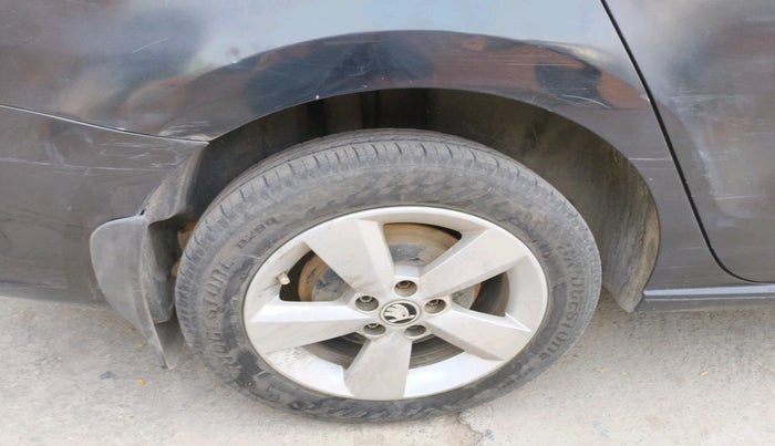 2015 Skoda Rapid 1.5 TDI CR ELEGANCE PLUS, Diesel, Manual, 1,05,327 km, tyre