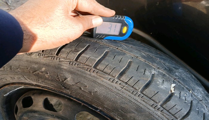 2011 Ford Figo ZXI 1.2 PETROL, Petrol, Manual, 1,53,978 km, tyre