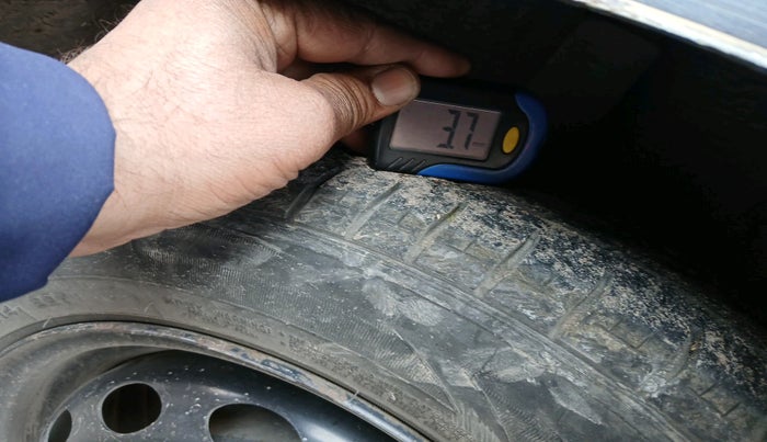 2011 Ford Figo ZXI 1.2 PETROL, Petrol, Manual, 1,53,978 km, tyre