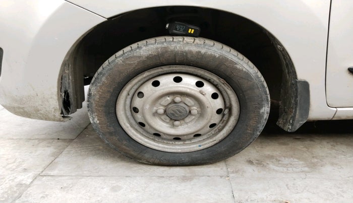 2016 Maruti Wagon R 1.0 LXI CNG, Petrol, Manual, 1,22,887 km, tyre