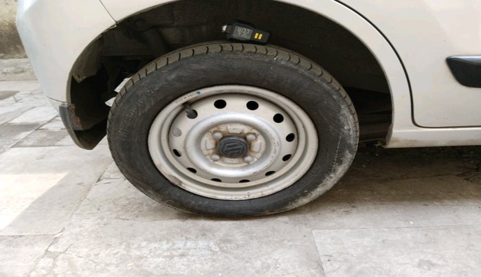 2016 Maruti Wagon R 1.0 LXI CNG, Petrol, Manual, 1,22,887 km, tyre