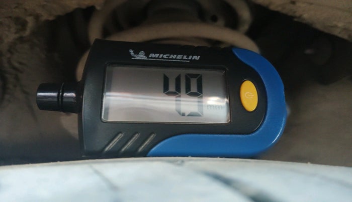 2014 Hyundai Eon ERA +, Petrol, Manual, 40,989 km, tyre