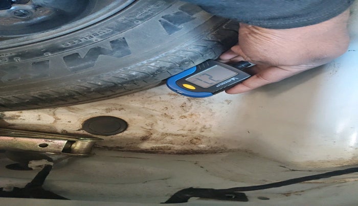 2014 Hyundai Eon ERA +, Petrol, Manual, 40,989 km, tyre