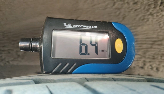 2014 Hyundai Eon ERA +, Petrol, Manual, 40,989 km, tyre