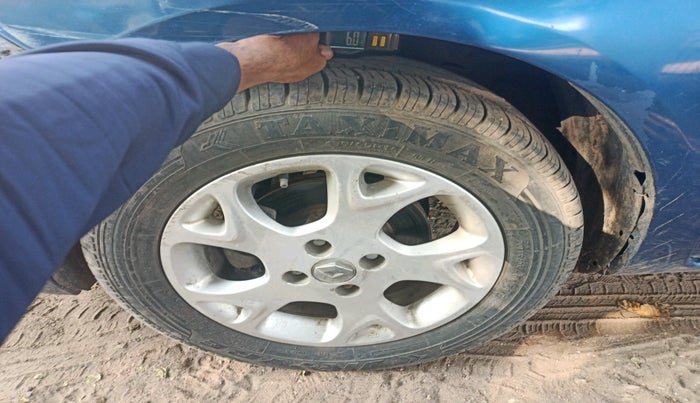 2013 Renault Scala RXL DIESEL, Diesel, Manual, 1,64,460 km, tyre