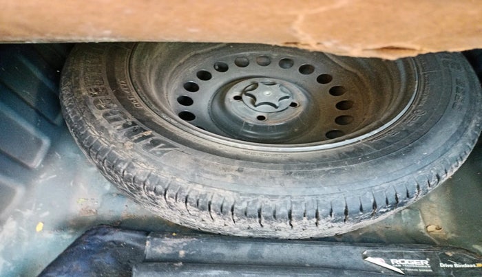 2013 Renault Scala RXL DIESEL, Diesel, Manual, 1,64,460 km, tyre