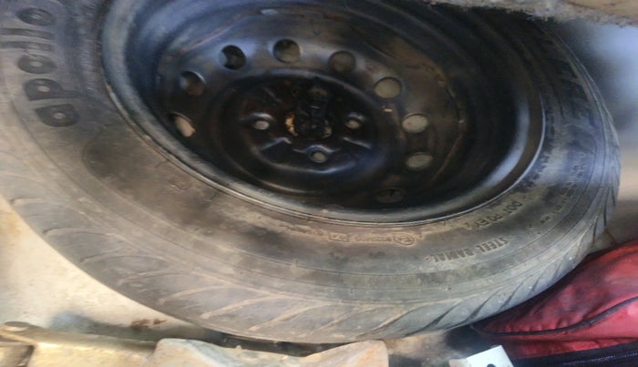 2012 Hyundai Eon ERA +, Petrol, Manual, 34,967 km, tyre