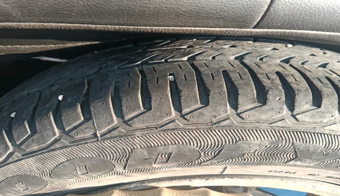 2010 Tata Indica Vista AURA QUADRAJET, Diesel, Manual, tyre