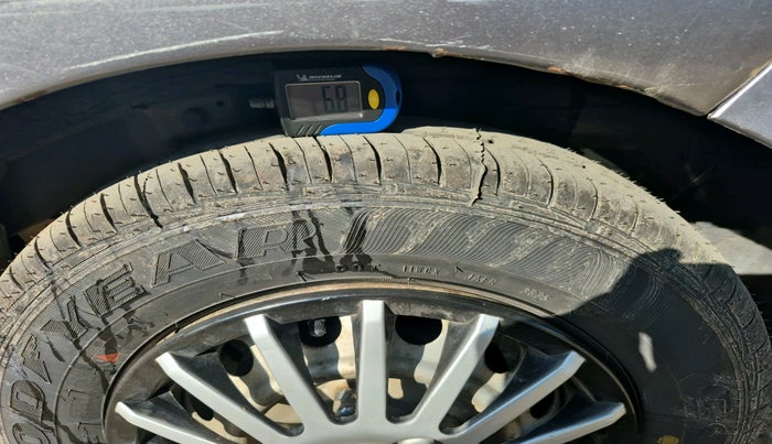 2013 Hyundai Eon ERA +, Petrol, Manual, 83,409 km, tyre