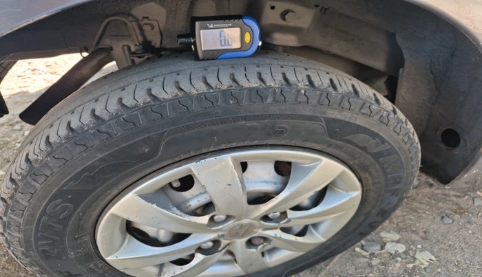 2013 Hyundai Eon ERA +, Petrol, Manual, 83,409 km, tyre