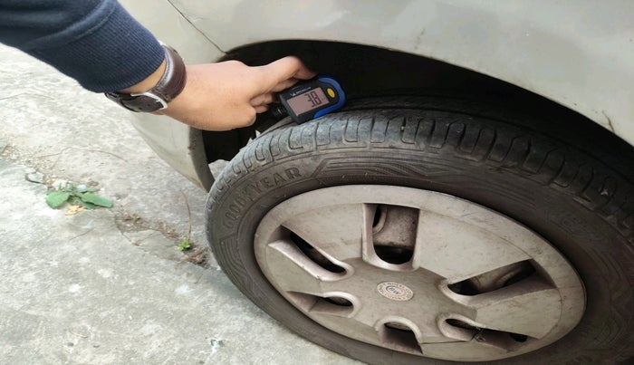 2011 Maruti Zen Estilo LXI, Petrol, Manual, 57,486 km, tyre