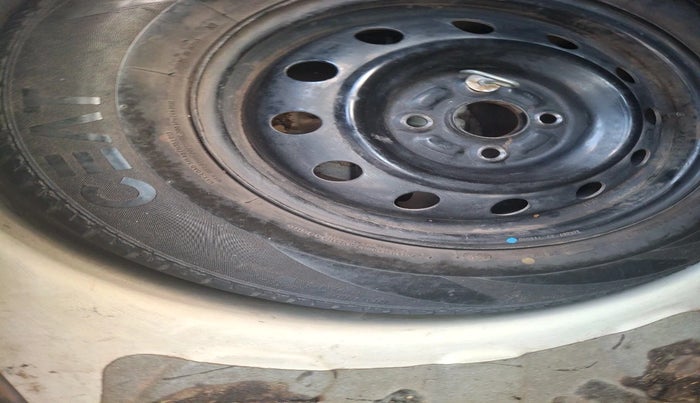 2011 Maruti Swift VXI, Petrol, Manual, 1,10,781 km, tyre