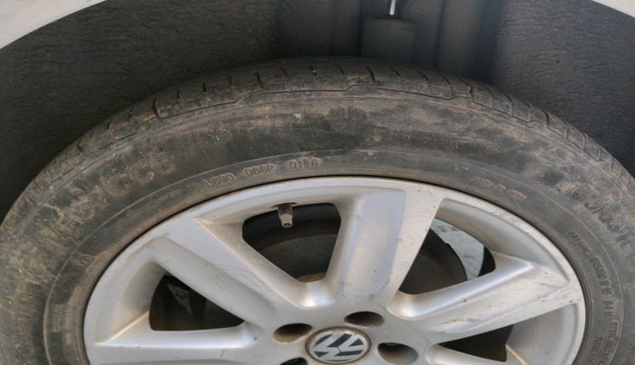 2012 Volkswagen Vento HIGHLINE DIESEL 1.6, Diesel, Manual, 2,30,573 km, tyre