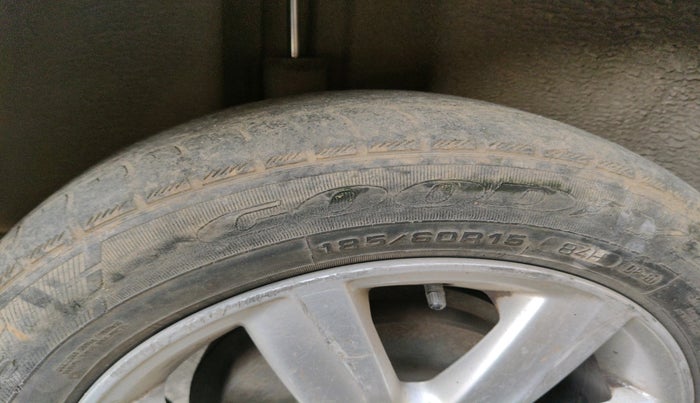 2012 Volkswagen Vento HIGHLINE DIESEL 1.6, Diesel, Manual, 2,30,573 km, tyre