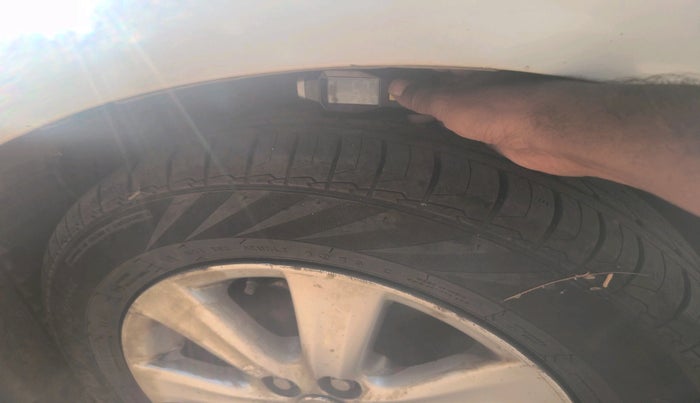 2012 Toyota Corolla Altis G DIESEL, Diesel, Manual, 1,23,840 km, tyre