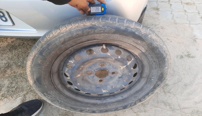 2012 Toyota Etios Liva G, Petrol, Manual, 52,353 km, tyre