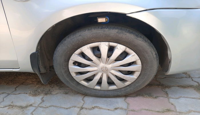 2012 Toyota Etios Liva G, Petrol, Manual, 52,353 km, tyre