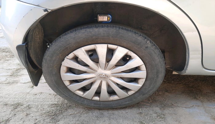 2012 Toyota Etios Liva G, Petrol, Manual, 52,353 km, tyre