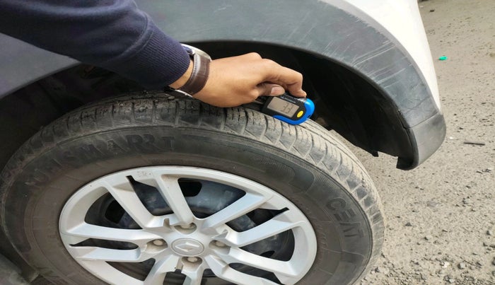 2019 Renault TRIBER RXL MT, Petrol, Manual, 25,199 km, tyre