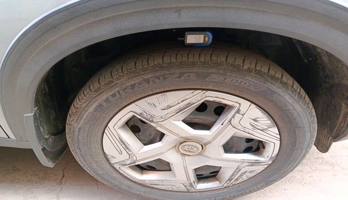 2023 Tata NEXON PURE SUNROOF 1.2 PETROL, Petrol, Manual, 25,460 km, tyre