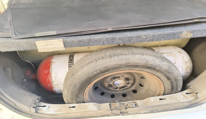 2011 Maruti Wagon R 1.0 LXI, Petrol, Manual, 2,31,169 km, tyre