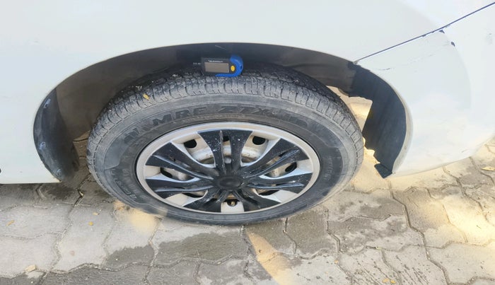 2011 Maruti Wagon R 1.0 LXI, Petrol, Manual, 2,31,169 km, tyre