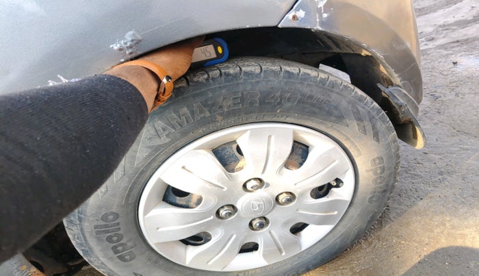 2010 Hyundai i10 MAGNA 1.2, Petrol, Manual, 1,43,760 km, tyre