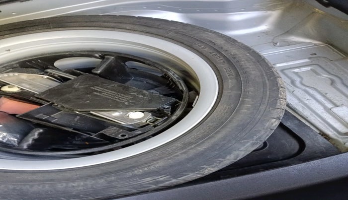 2012 Mercedes Benz E Class E 250 CDI Avantgarde, Diesel, Automatic, 1,53,790 km, tyre