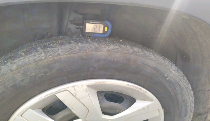 2016 Renault Kwid RXT 0.8, Petrol, Manual, 49,698 km, tyre