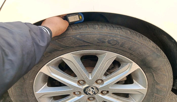 2015 Hyundai New Elantra 1.6 S MT DIESEL, Diesel, Manual, 1,79,765 km, tyre