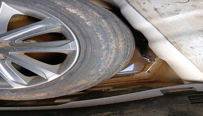 2015 Hyundai New Elantra 1.6 S MT DIESEL, Diesel, Manual, 1,79,765 km, tyre