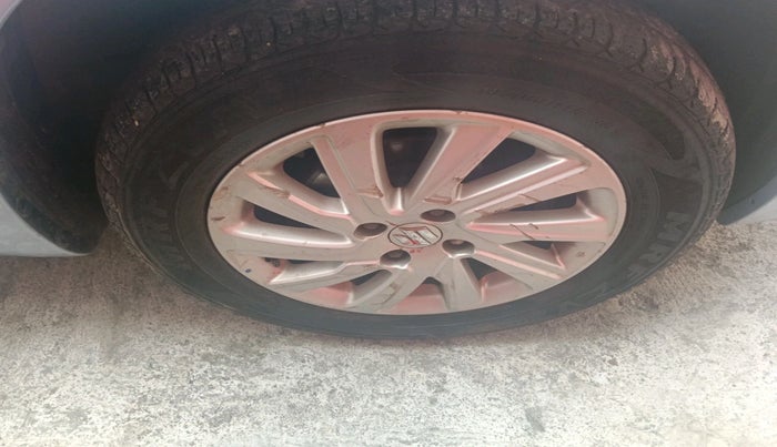 2016 Maruti Swift Dzire ZXI, Petrol, Manual, 70,318 km, tyre