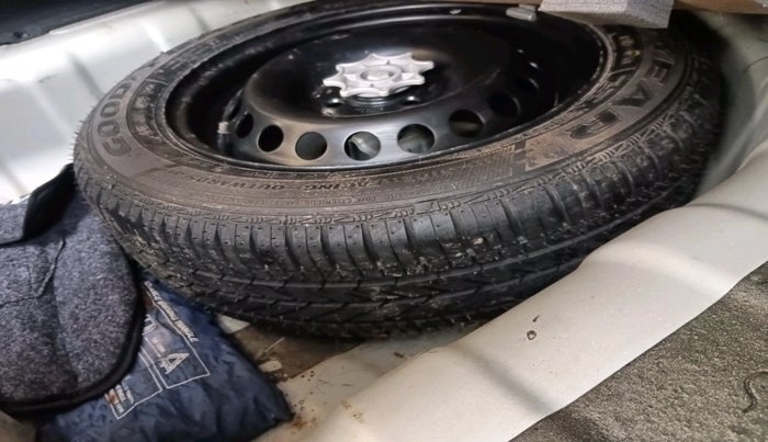 2014 Hyundai Xcent S (O) 1.2, Petrol, Manual, 20,586 km, tyre