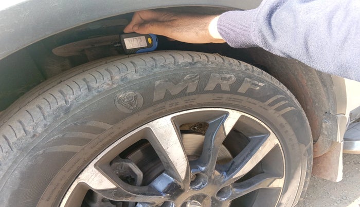 2018 Mahindra XUV500 W11, Diesel, Manual, 75,484 km, tyre