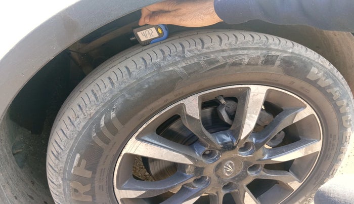 2018 Mahindra XUV500 W11, Diesel, Manual, 75,484 km, tyre