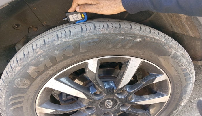 2018 Mahindra XUV500 W11, Diesel, Manual, 75,484 km, tyre