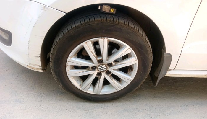 2013 Volkswagen Polo HIGHLINE1.2L, Petrol, Manual, 34,664 km, tyre