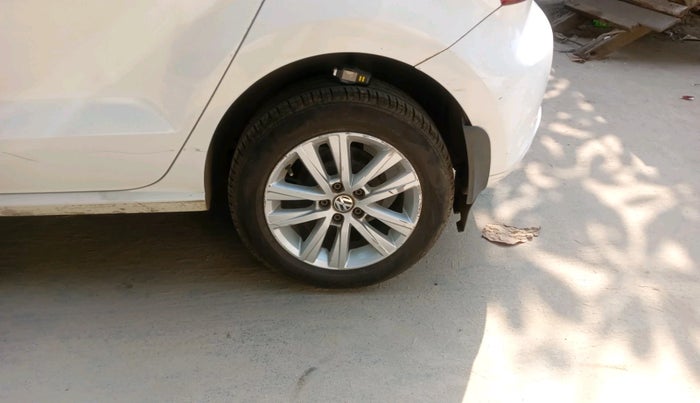 2013 Volkswagen Polo HIGHLINE1.2L, Petrol, Manual, 34,664 km, tyre