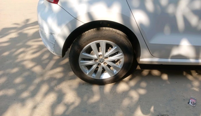 2013 Volkswagen Polo HIGHLINE1.2L, Petrol, Manual, 34,664 km, tyre