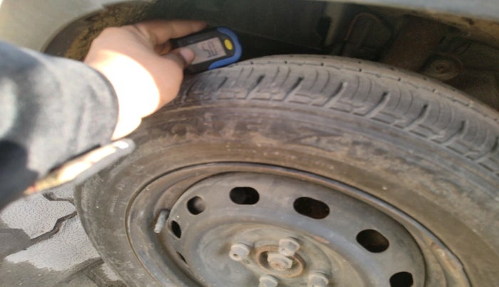 2017 Mahindra Kuv100 K4 D 6 STR, Diesel, Manual, 55,085 km, tyre