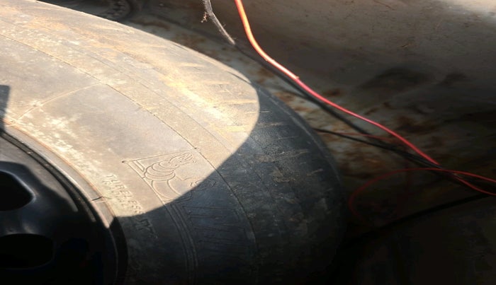 2012 Ford Figo TITANIUM 1.4 DIESEL, Diesel, Manual, 1,19,821 km, tyre