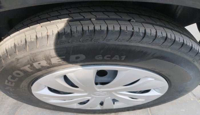 2025 Maruti Swift VXI 1.2L CNG, Petrol, Manual, 12,100 km, tyre