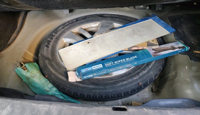 2014 Maruti Swift Dzire ZXI, Petrol, Manual, 66,091 km, tyre