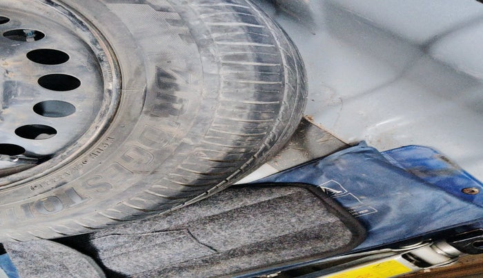 2014 Hyundai Xcent BASE 1.2, Petrol, Manual, 71,750 km, tyre