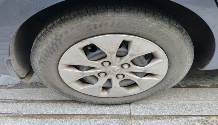 2014 Hyundai Xcent BASE 1.2, Petrol, Manual, 71,750 km, tyre