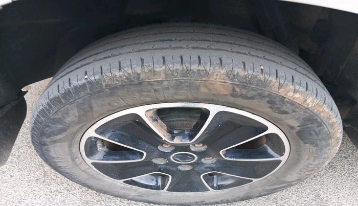 2016 Renault Duster 110 PS RXZ 4X2 AMT DIESEL, Diesel, Automatic, 1,28,049 km, tyre