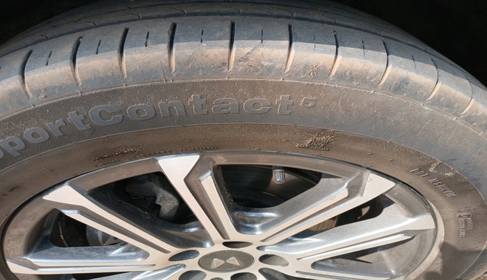 2022 Mahindra XUV700 AX 7 LUXURY D AT 7 STR, Diesel, Automatic, 71,871 km, tyre