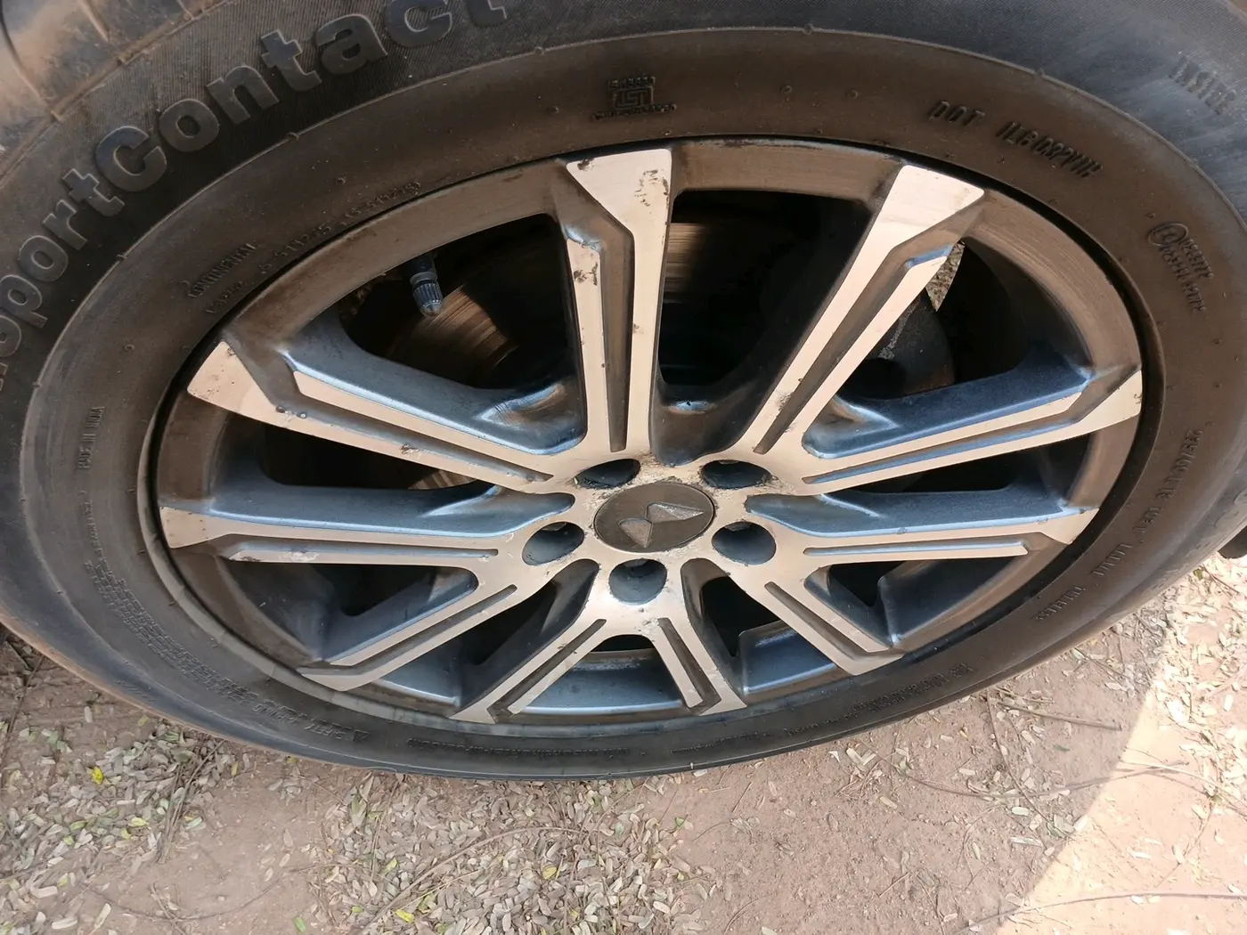 2022 Mahindra XUV700 AX 7 LUXURY D AT 7 STR, Diesel, Automatic, 71,871 km, tyre