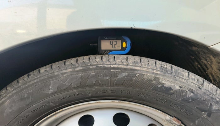 2015 Hyundai Eon ERA +, Petrol, Manual, 72,210 km, tyre